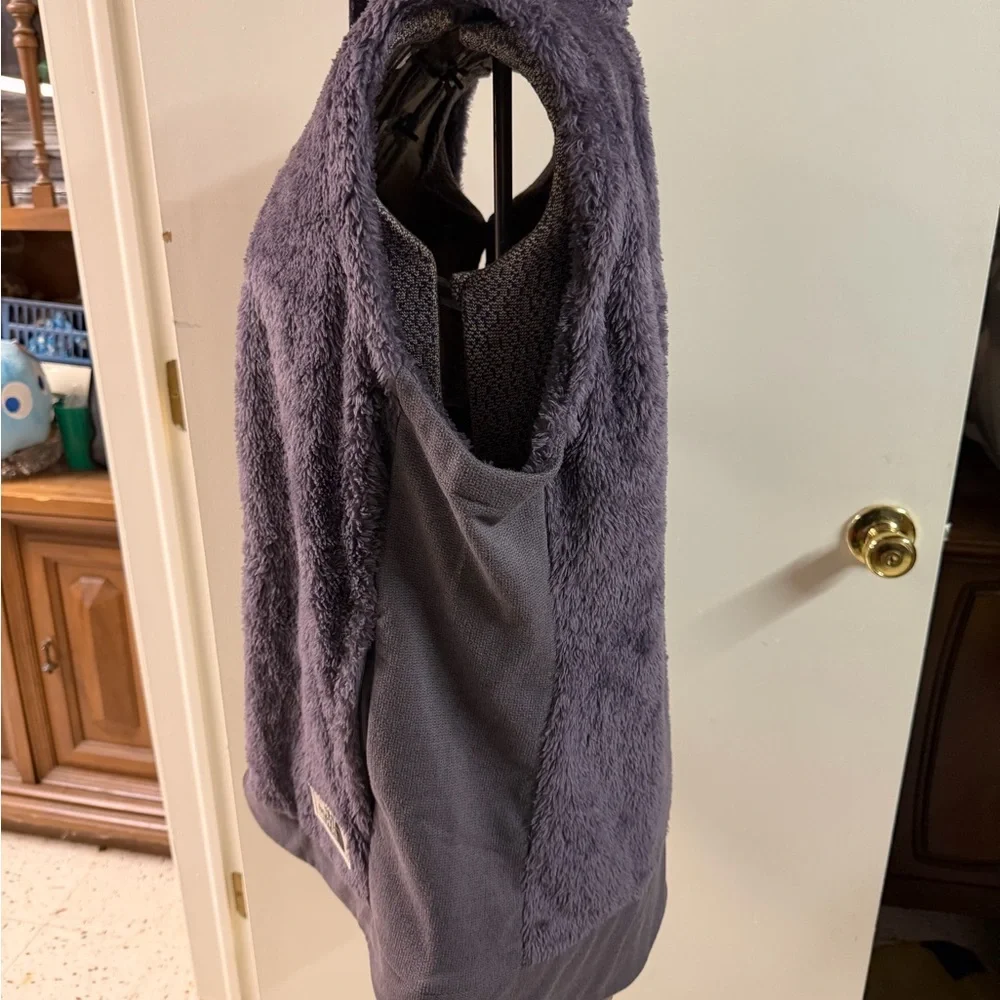 The North Face Women’s XL Fuzzy Fleece Vest Gray Cozy Zip Up - Picture 3 of 6